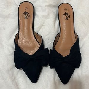 Lightly worn black flat mules with bow